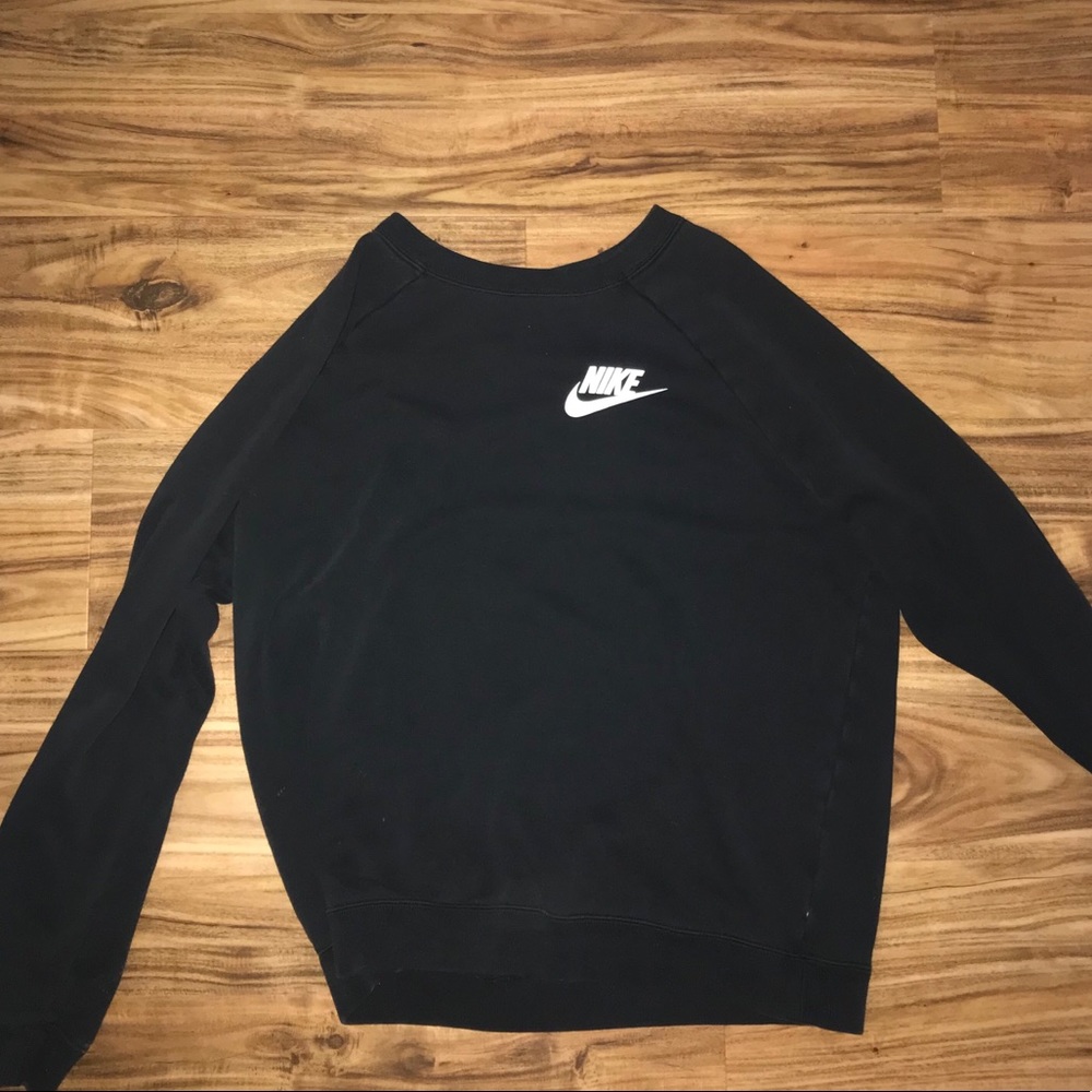 black nike crew neck
